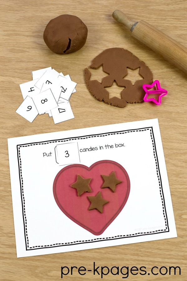 Druckbare Play Dough Zählmatten für den Valentinstag