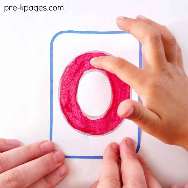 Tracing Letter O with fingers
